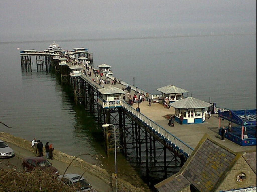 Burleigh Guest House Llandudno Bagian luar foto