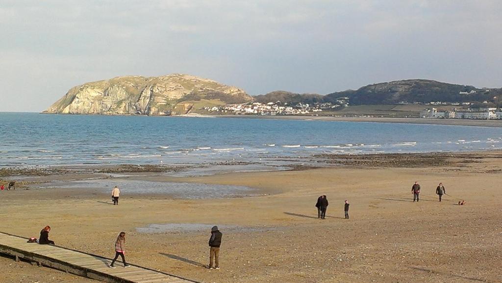 Burleigh Guest House Llandudno Bagian luar foto