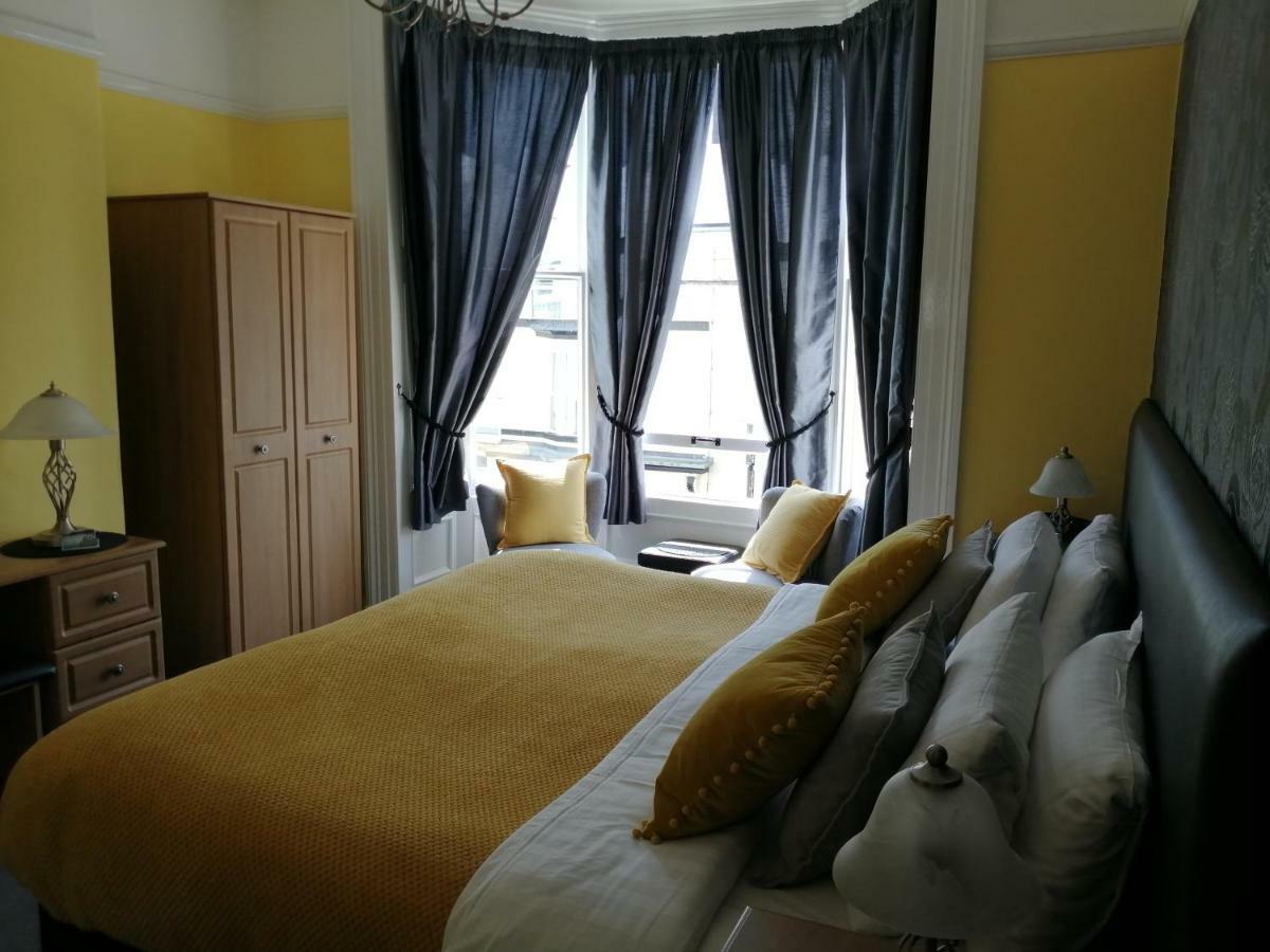 Burleigh Guest House Llandudno Bagian luar foto